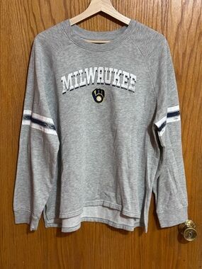 Milwaukee Brewers sz large women’s Crewneck Sweatshirt with Navy Stripes